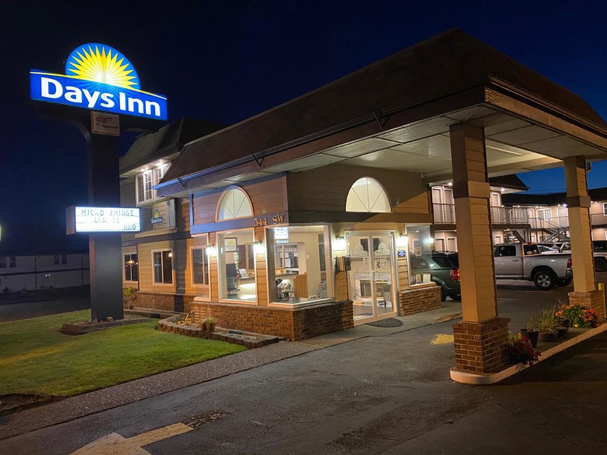 Days Inn By Wyndham Newport Or Buitenkant foto