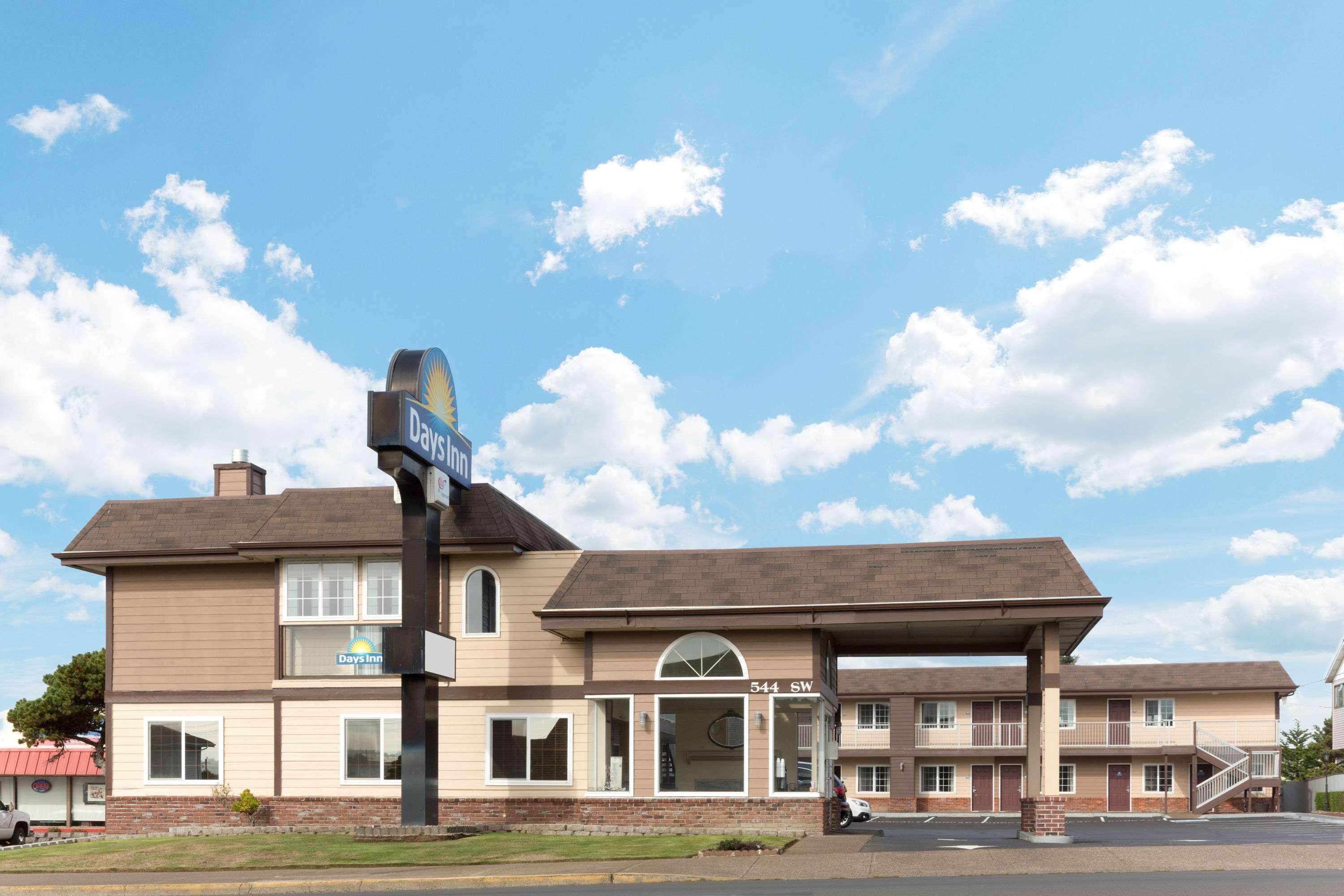 Days Inn By Wyndham Newport Or Buitenkant foto