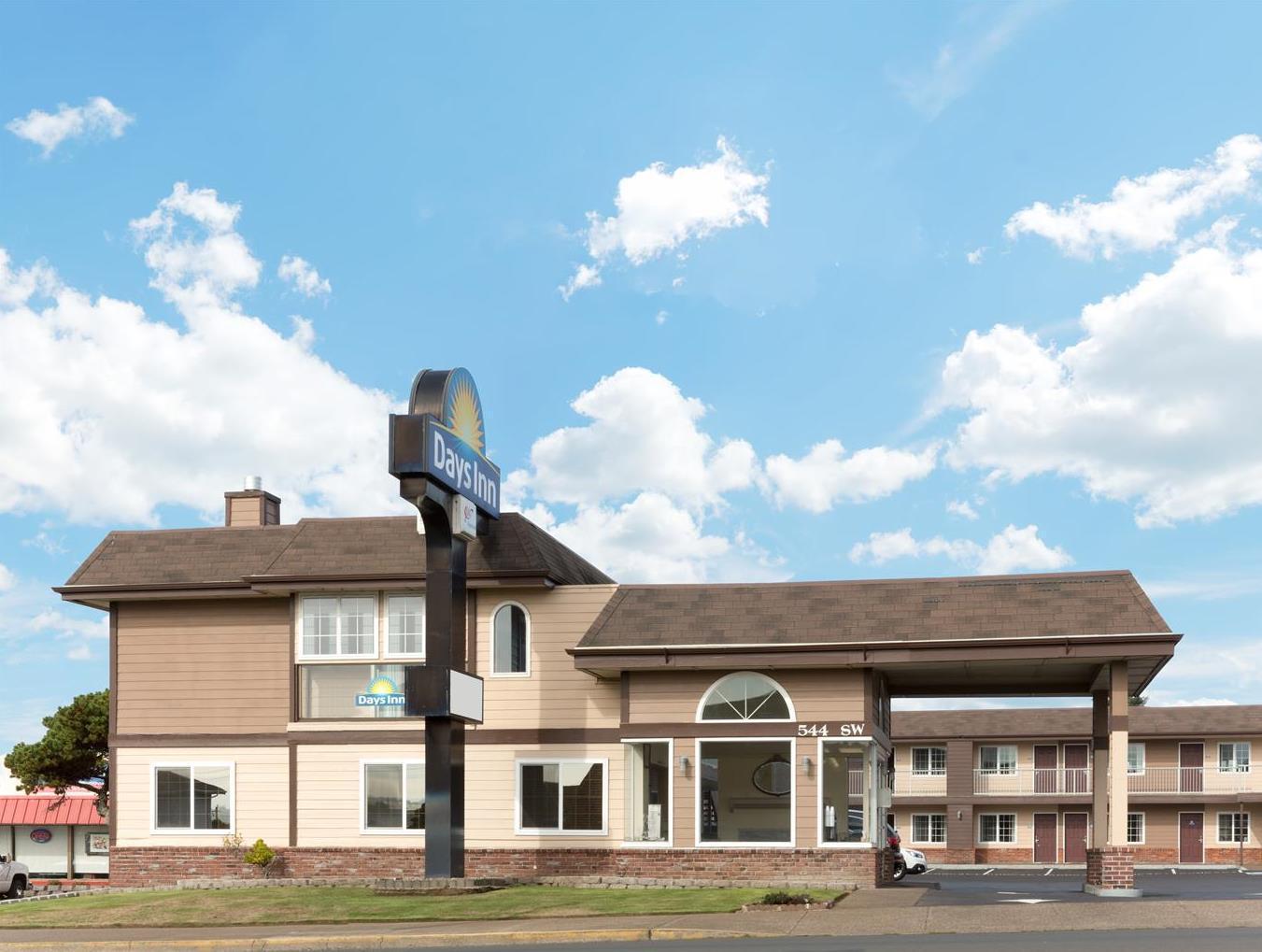 Days Inn By Wyndham Newport Or Buitenkant foto